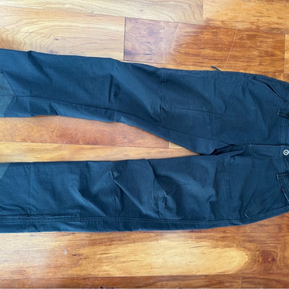 Kuhl Black Cargo Pants Durable and Stylish
